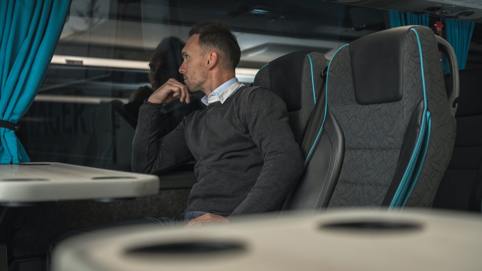 Comfortable Luxury Coach Bus Travel